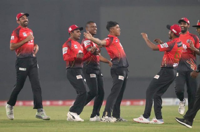বিপিএলের শিরোপা তামিমের কুমিল্লার কাছেই বিপিএলের শিরোপা তামিমের কুমিল্লার কাছেই