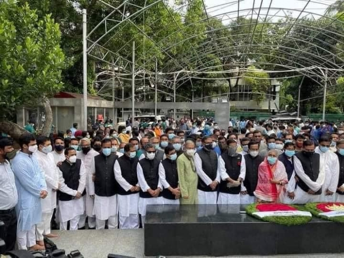 জাতির পিতা বঙ্গবন্ধু শেখ মুজিবুর রহমানের প্রতিকৃতিতে শ্রদ্ধা নিবেদন জাতির পিতা বঙ্গবন্ধু শেখ মুজিবুর রহমানের প্রতিকৃতিতে শ্রদ্ধা নিবেদন