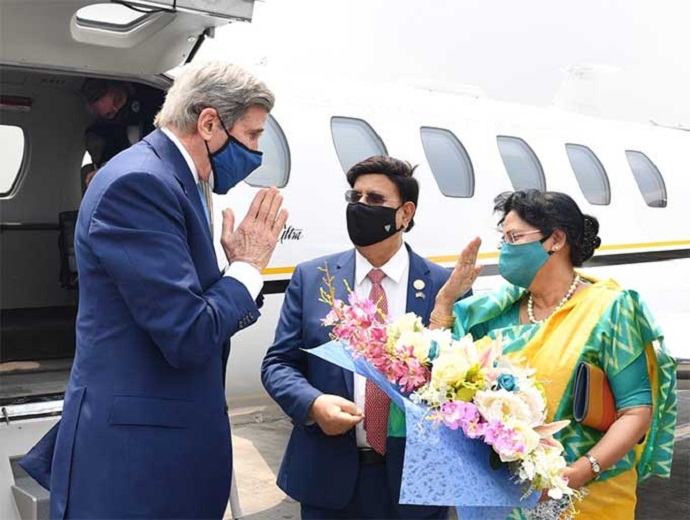 প্রধানমন্ত্রীকে বাইডেনের আমন্ত্রণপত্র হস্তান্তর করতে জন কেরি ঢাকায় প্রধানমন্ত্রীকে বাইডেনের আমন্ত্রণপত্র হস্তান্তর করতে জন কেরি ঢাকায়
