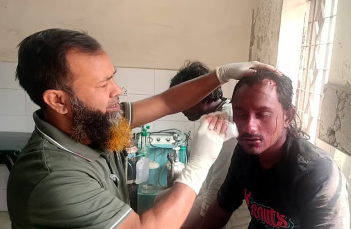 মানিকগঞ্জে বাউলশিল্পী আবুল সরকারের ভক্তদের ওপর হামলা, আহত ৪