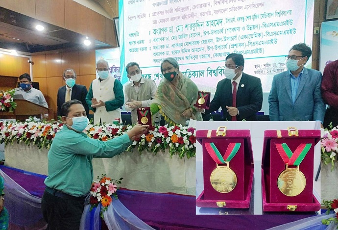 রিসার্চ এ্যাওয়ার্ড পেলেন ডা. মামুন আল মাহতাব স্বপ্নীল