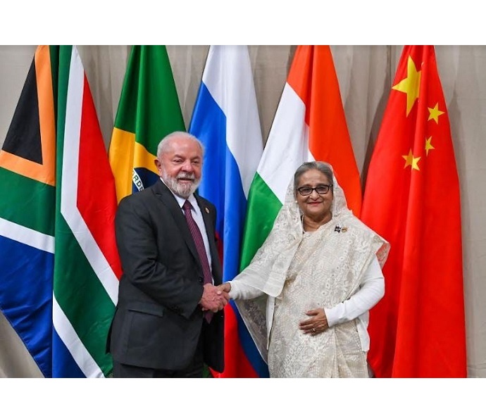 ​​​​​​​প্রধানমন্ত্রী শেখ হাসিনা আজ এখানে ১৫তম ব্রিকস শীর্ষ সম্মেলনের ফাঁকে চার দেশের প্রেসিডেন্টের সঙ্গে বৈঠক করেছেন।