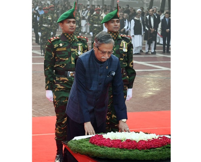 শহীদ বুদ্ধিজীবীদের প্রতি রাষ্ট্রপতির শ্রদ্ধা নিবেদন