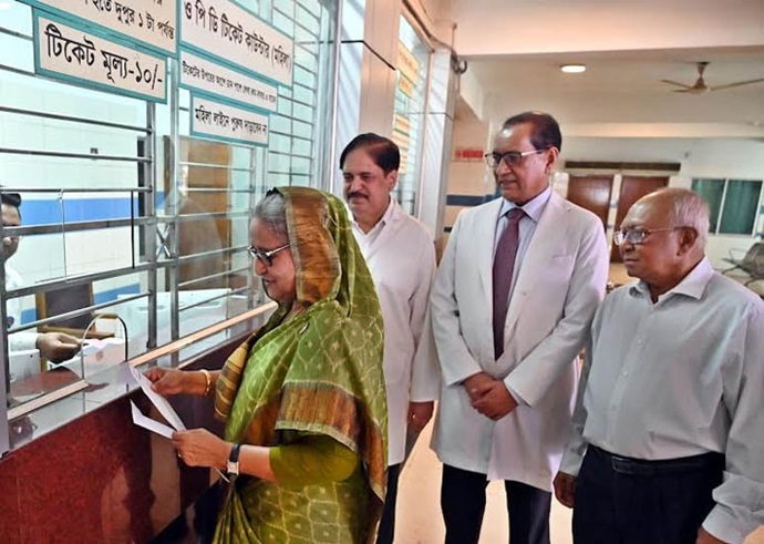 সাধারণ রোগী হিসেবে এনআইও-তে চোখের চিকিৎসা নিয়েছেন প্রধানমন্ত্রী