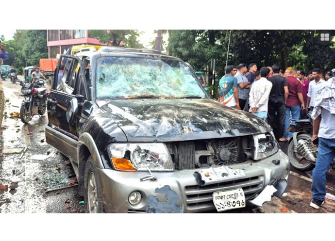 চট্টগ্রামের রাউজানে বিএনপির কেন্দ্রীয় দুই নেতার অনুসারীদের মধ্যে ব্যাপক সংঘর্ষের ঘটনা ঘটেছে। মঙ্গলবার (২৯ জুলাই) বিকাল সাড়ে ৪টার দিকে উপজেলার ছত্তারঘাট এলাকায় এ সংঘর্ষে অন্তত ৩০ জন আহত হয়েছেন। চট্টগ্রামের রাউজানে বিএনপির কেন্দ্রীয় দুই নেতার অনুসারীদের মধ্যে ব্যাপক সংঘর্ষের ঘটনা ঘটেছে। মঙ্গলবার (২৯ জুলাই) বিকাল সাড়ে ৪টার দিকে উপজেলার ছত্তারঘাট এলাকায় এ সংঘর্ষে অন্তত ৩০ জন আহত হয়েছেন।