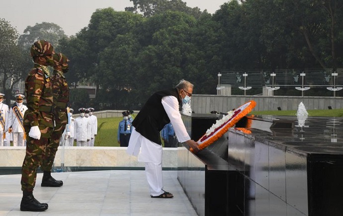 সশস্ত্র বাহিনীর শহীদদের প্রতি রাষ্ট্রপতির শ্রদ্ধা সশস্ত্র বাহিনীর শহীদদের প্রতি রাষ্ট্রপতির শ্রদ্ধা