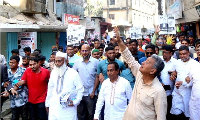 জনগণ গণতন্ত্রের পথে যাবে : আমীর খসরু