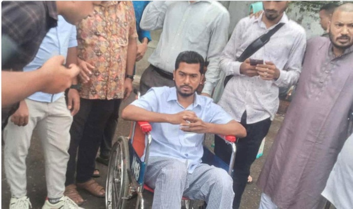 হাসপাতাল থেকে ছাড়া পেলেন নুর হাসপাতাল থেকে ছাড়া পেলেন নুর