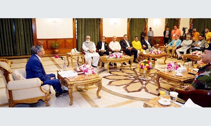 মুক্তিযুদ্ধ ও উন্নয়নকে প্রাধান্য দিয়ে নৈরাজ্যের বিরুদ্ধে জনসচেতনতা গড়ে তুলতে গণমাধ্যমের প্রতি রাষ্ট্রপতির আহ্বান মুক্তিযুদ্ধ ও উন্নয়নকে প্রাধান্য দিয়ে নৈরাজ্যের বিরুদ্ধে জনসচেতনতা গড়ে তুলতে গণমাধ্যমের প্রতি রাষ্ট্রপতির আহ্বান