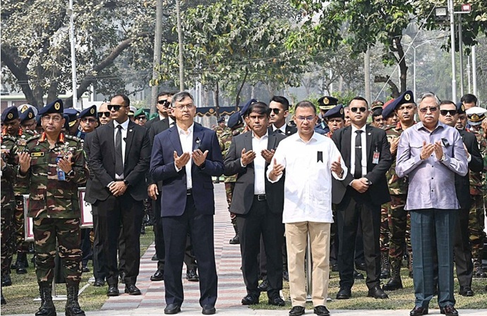 পিলখানায় নিহত সেনাদের প্রতি রাষ্ট্রপতি ও প্রধানমন্ত্রীর শ্রদ্ধা
