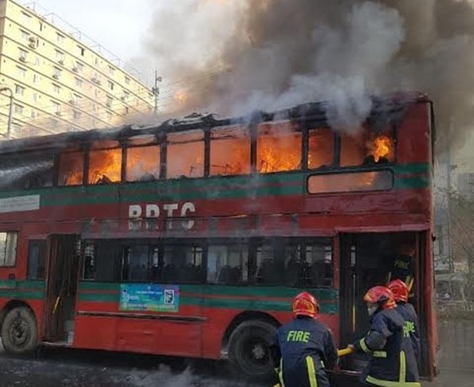 হরতালে ট্রেনসহ ১৮ যানবাহনে আগুন দিয়েছে দুর্বৃত্তরা : ফায়ার সার্ভিস