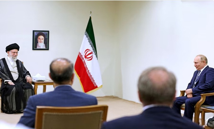 খামেনির মৃত্যুর পর ইরানের প্রেসিডেন্টকে পুতিনের চিঠি, কী লেখা আছে তাতে?