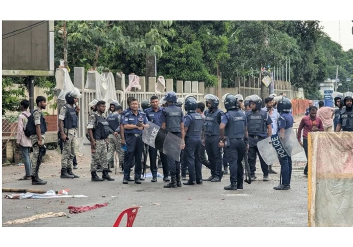 গোপালগঞ্জে রাত ৮টা থেকে ২২ ঘণ্টার কারফিউ গোপালগঞ্জে রাত ৮টা থেকে ২২ ঘণ্টার কারফিউ