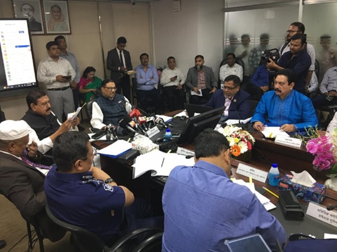 সড়কে দুর্ঘটনা এড়াতে থ্রি-হুইলার ও মোটরসাইকেল চলাচলে নজরদারি বাড়ানোর নির্দেশ ওবায়দুল কাদেরের