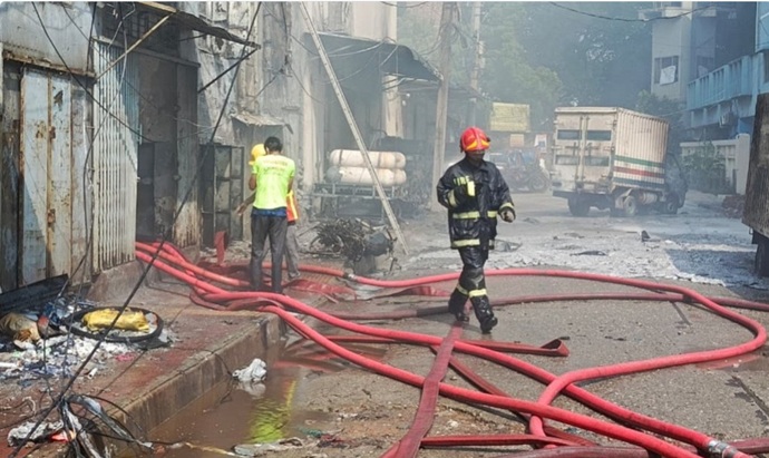 মিরপুরে প্রিন্টিং কারখানায় আগুনে ৯ জন নিহত