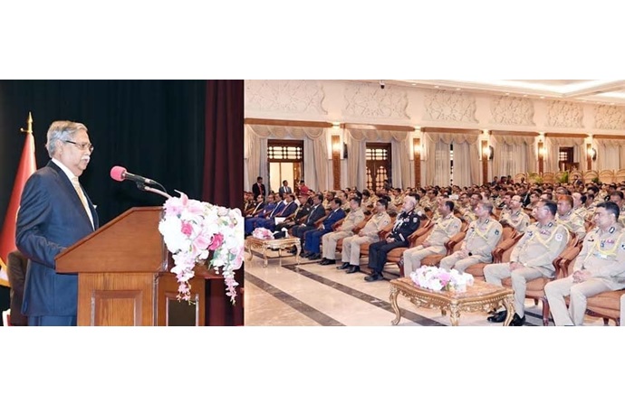 পুলিশকে জনগণের বন্ধু হয়ে নিঃস্বার্থ সেবা দেয়ার নির্দেশ রাষ্ট্রপতির