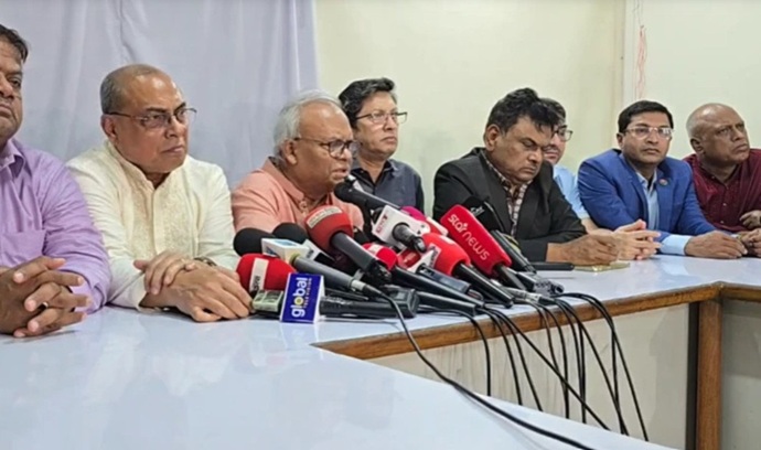 খালেদা জিয়ার শারীরিক অবস্থা অপরিবর্তিত : রিজভী