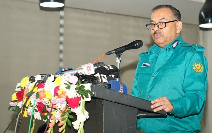 রাজপথ বন্ধ করে দাবি আদায়ের চর্চা বন্ধ করতে হবে : ডিএমপি কমিশনার রাজপথ বন্ধ করে দাবি আদায়ের চর্চা বন্ধ করতে হবে : ডিএমপি কমিশনার