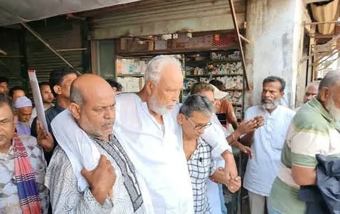 সখীপুরে বক্তব্য দেওয়ার সময় হঠাৎ অসুস্থ হয়ে পড়েন কাদের সিদ্দিকী সখীপুরে বক্তব্য দেওয়ার সময় হঠাৎ অসুস্থ হয়ে পড়েন কাদের সিদ্দিকী