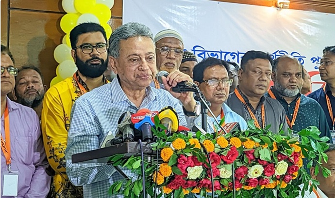 বর্তমান শাসকগোষ্ঠী জনগণ ও ব্যবসায়ীদের জন্য নয় : আমীর খসরু বর্তমান শাসকগোষ্ঠী জনগণ ও ব্যবসায়ীদের জন্য নয় : আমীর খসরু