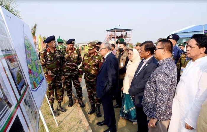 রাষ্ট্রপতি মো. আবদুল হামিদ আজ এখানে ‘মিঠামইন সেনানিবাস’ নির্মাণ কাজের অগ্রগতি প্রত্যক্ষ করেছেন।