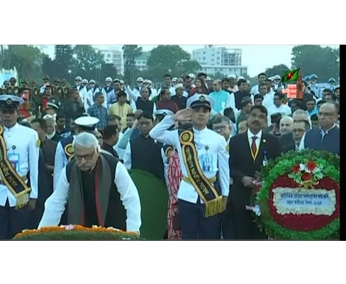 জাতীয় স্মৃতিসৌধ ও জাতির পিতার প্রতিকৃতিতে ডেপুটি স্পিকারের শ্রদ্ধা