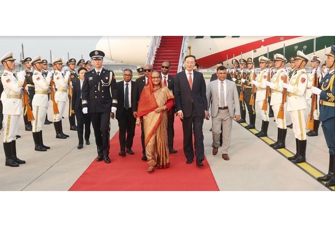 প্রধানমন্ত্রী বেইজিং পৌঁছেছেন, বুধবার রাষ্ট্রপতি শি জিংপিংয়ের সঙ্গে বৈঠক প্রধানমন্ত্রী বেইজিং পৌঁছেছেন, বুধবার রাষ্ট্রপতি শি জিংপিংয়ের সঙ্গে বৈঠক