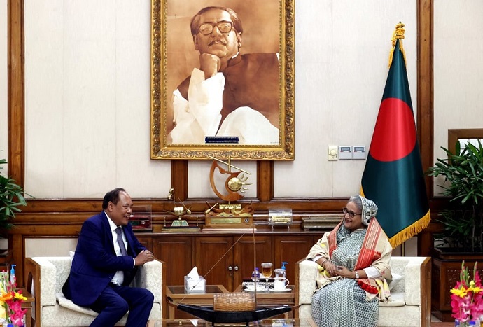 পাইপলাইনের মাধ্যমে আগামী বছর ভারত থেকে জ্বালানি তেল আমদানি শুরু হবে : প্রধানমন্ত্রীর আশাবাদ পাইপলাইনের মাধ্যমে আগামী বছর ভারত থেকে জ্বালানি তেল আমদানি শুরু হবে : প্রধানমন্ত্রীর আশাবাদ