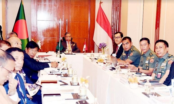 ইন্দোনেশিয়ার সাথে সহযোগিতার নতুন উপায় অন্বেষণের জন্য রাষ্ট্রপতির আহ্বান ইন্দোনেশিয়ার সাথে সহযোগিতার নতুন উপায় অন্বেষণের জন্য রাষ্ট্রপতির আহ্বান