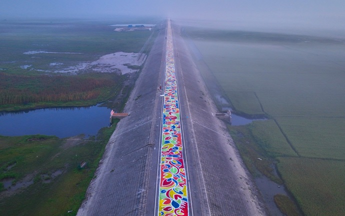 ‘আল্পনায় বৈশাখ ১৪৩১’ বিশ্বরেকর্ড গড়ার দ্বারপ্রান্তে বাংলাদেশ