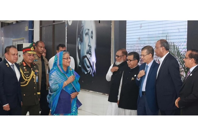 ইতালি সফর শেষে দেশে ফিরেছেন প্রধানমন্ত্রী