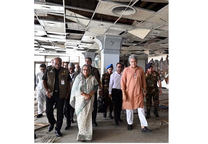 বিটিভি’র ক্ষতিগ্রস্ত ভবন পরিদর্শনে প্রধানমন্ত্রী