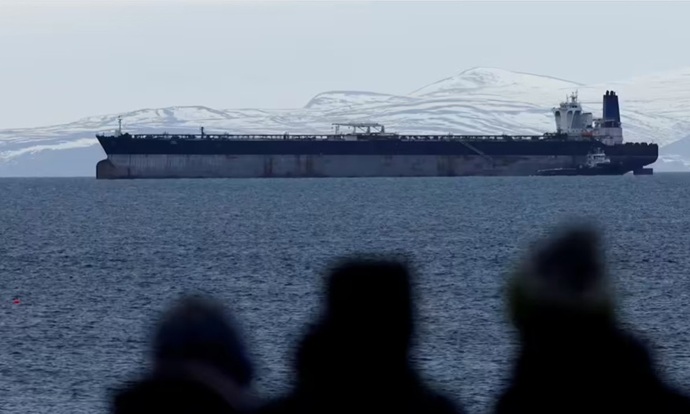 মার্কিন তেলবাহী ট্যাংকারে ক্ষেপণাস্ত্র হামলার দাবি ইরানের