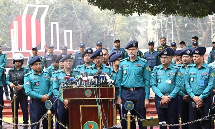 ২১ ফেব্রুয়ারি কেন্দ্রীয় শহীদ মিনারে চার স্তরের নিরাপত্তা থাকবে: ডিএমপি কমিশনার ২১ ফেব্রুয়ারি কেন্দ্রীয় শহীদ মিনারে চার স্তরের নিরাপত্তা থাকবে: ডিএমপি কমিশনার