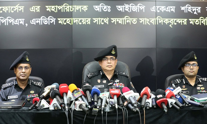 আর গুম-খুনে জড়াবে না র্যাব : মহাপরিচালক আর গুম-খুনে জড়াবে না র্যাব : মহাপরিচালক