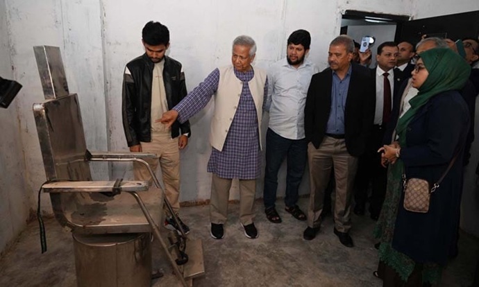 প্রধান উপদেষ্টার আয়নাঘর পরিদর্শন প্রধান উপদেষ্টার আয়নাঘর পরিদর্শন