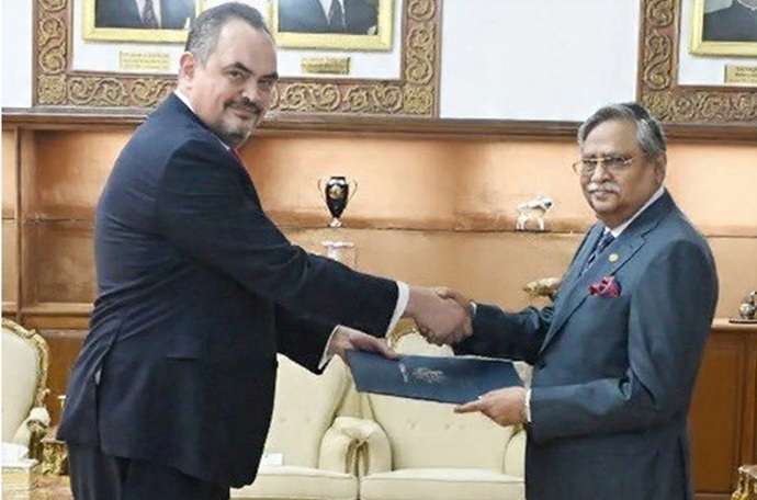 রাষ্ট্রপতির কাছে নতুন মার্কিন রাষ্ট্রদূতের পরিচয়পত্র পেশ