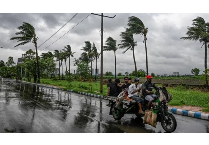 রাজধানীসহ ১৫ জেলায় বজ্রবৃষ্টির আশঙ্কা, নদীবন্দরে ১ নম্বর সংকেত