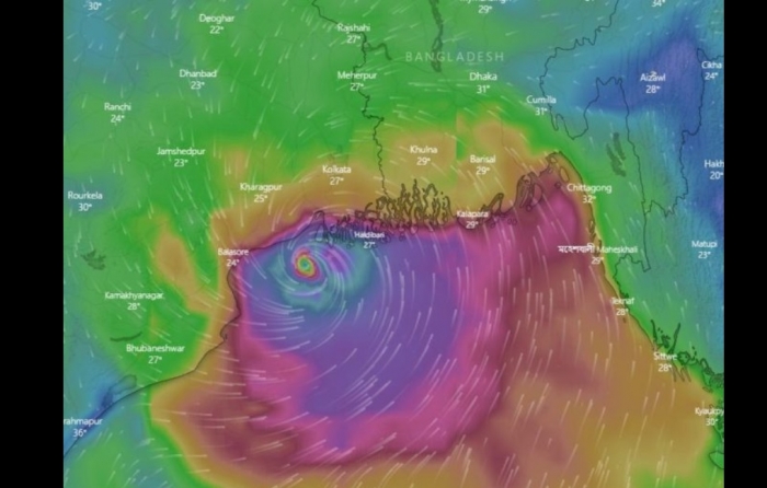 অতি প্রবল ঘূর্ণিঝড় আম্পান ঢুকছে বাংলাদেশে