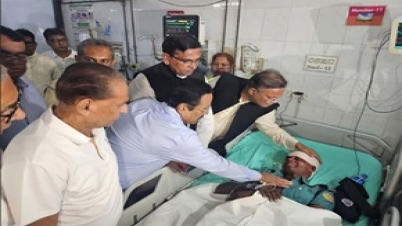 নিহত ও আহত পুলিশ-সাংবাদিকদের দেখতে হাসপাতালে আ.লীগের প্রতিনিধি দল