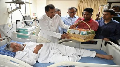 প্রধানমন্ত্রীর নির্দেশে বিএনপি নেতাকে হাসপাতালে দেখতে যান সচিব-২