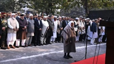 মানুষের অশ্রু আর দোয়ায় খালেদা জিয়ার জানাজা সম্পন্ন মানুষের অশ্রু আর দোয়ায় খালেদা জিয়ার জানাজা সম্পন্ন