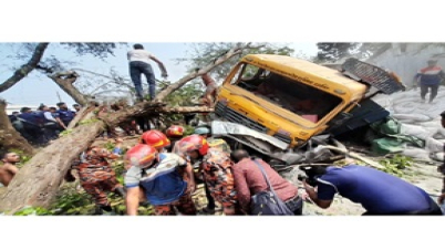 ঝালকাঠিতে ট্রাক,অটোরিকশা ও কারের ত্রিমুখী সংঘর্ষে ১৪জন নিহত