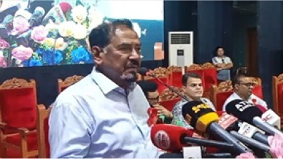 বিদেশ থেকে কিছু আঁতেল রাজনীতির গতি-প্রকৃতি নিয়ন্ত্রণ করতে চায়
