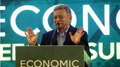 আমলাতন্ত্রের সঙ্গে সংঘাত নয়, আমলাদের কাজ কমিয়ে দেওয়া হবে : আমলাতন্ত্রের সঙ্গে সংঘাত নয়, আমলাদের কাজ কমিয়ে দেওয়া হবে :
