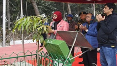 পাবনায় বাবা-মায়ের কবর জিয়ারত রাষ্ট্রপতির