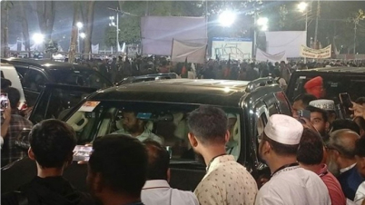 শহীদ মিনারে জামায়াত আমিরকে দেখে ‘রাজাকার’ স্লোগান, উত্তেজনা