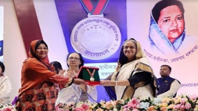 বঙ্গমাতা বেগম ফজিলাতুন নেছা মুজিব পদক-২০২৩ প্রদান করলেন