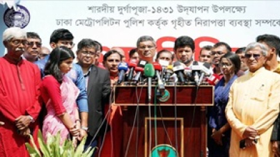 দুর্গাপূজার ছুটি একদিন বাড়ানো হচ্ছে: মাহফুজ আলম দুর্গাপূজার ছুটি একদিন বাড়ানো হচ্ছে: মাহফুজ আলম