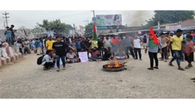 পাবনা বেড়ায় আসন পুনর্বহালের দাবিতে মহাসড়ক অবরোধ